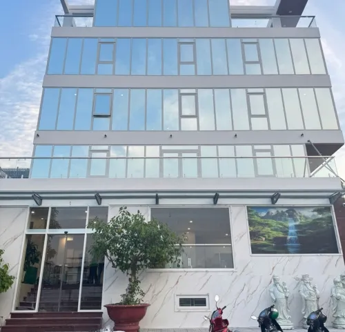 How to properly arrange automatic doors in building facade design