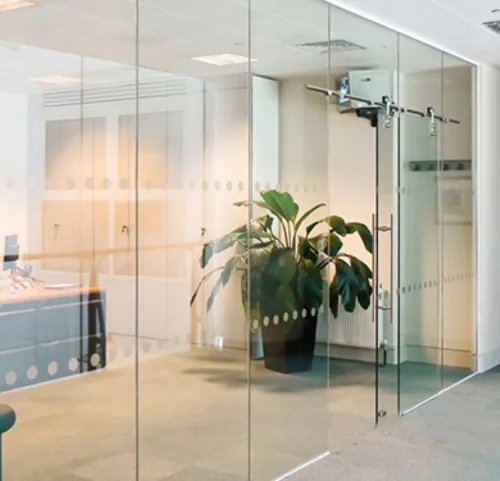 Automatic sliding doors for offices: selection and installation tips