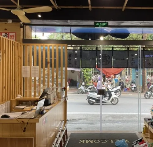 Automatic Doors for Buffet Restaurants: Maintaining Temperature and Optimizing Space