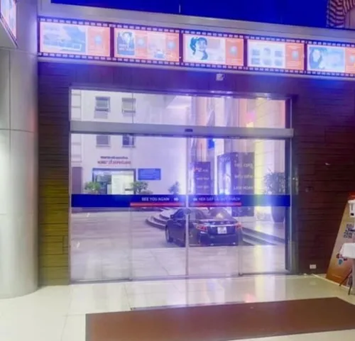 Cửa tự động cho rạp chiếu phim: Kiểm soát lưu lượng giờ cao điểm