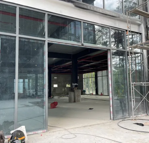 Cửa tự động cho tòa nhà chung cư: Giải pháp giảm tiếng ồn và tiết kiệm điện