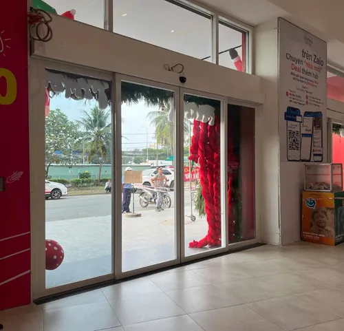 Automatic doors for shopping malls: Attract customers and optimize traffic flow