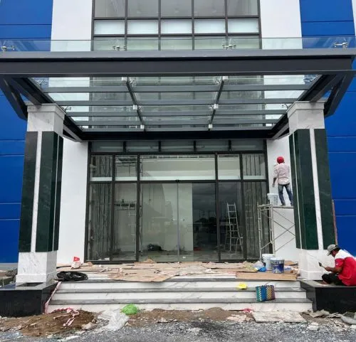 Tips for fixing automatic sliding doors stuck on gears or tracks