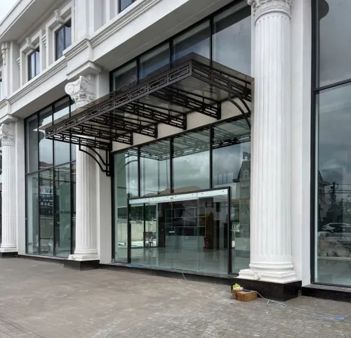 Automatic door trends in 2026: Technology, security, and smart design