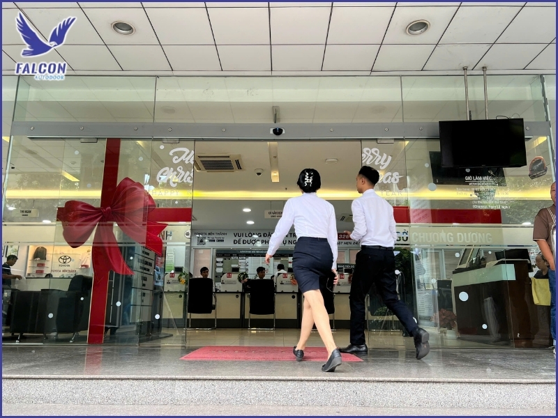 Benefits of installing automatic doors in car showrooms