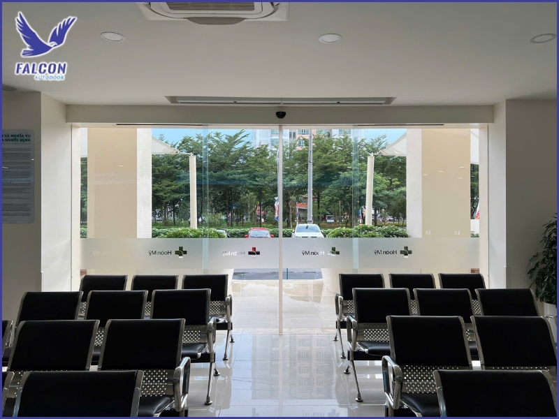 Các loại cửa tự động phù hợp với phòng khám