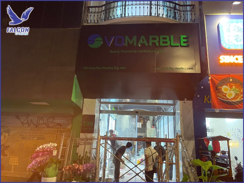 Cách đánh giá mức độ uy tín của đơn vị lắp đặt cửa tự động