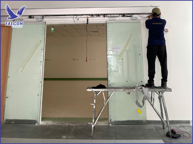 Cách xử lý khi cửa đóng quá chậm hoặc không chịu đóng