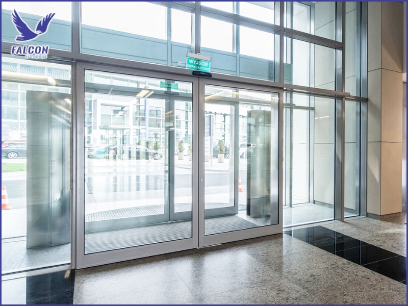 Challenges at cinema entrances during peak hours