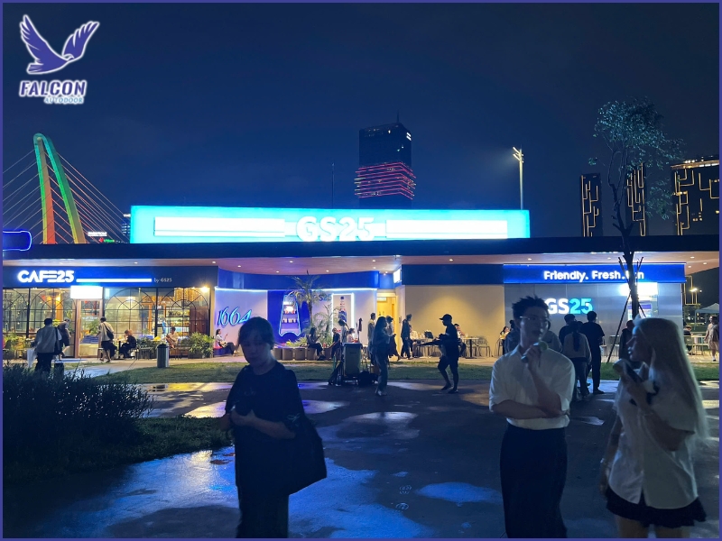 Characteristics of 24/7 convenience store operation and entrance requirements