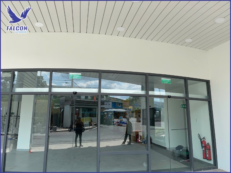 Chất liệu và phụ kiện đi kèm cửa tự động