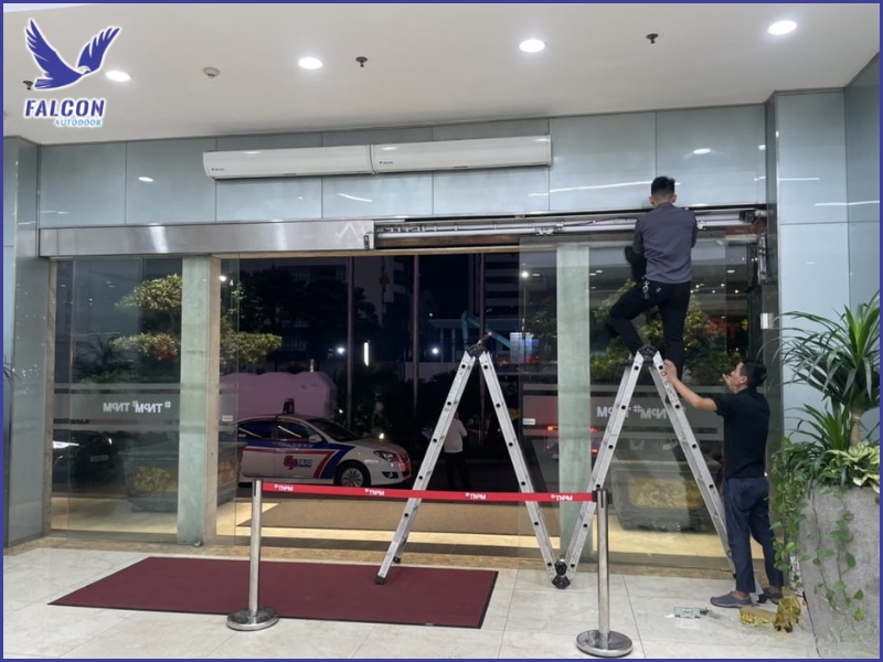 Cửa mở chậm, phản hồi không ổn định