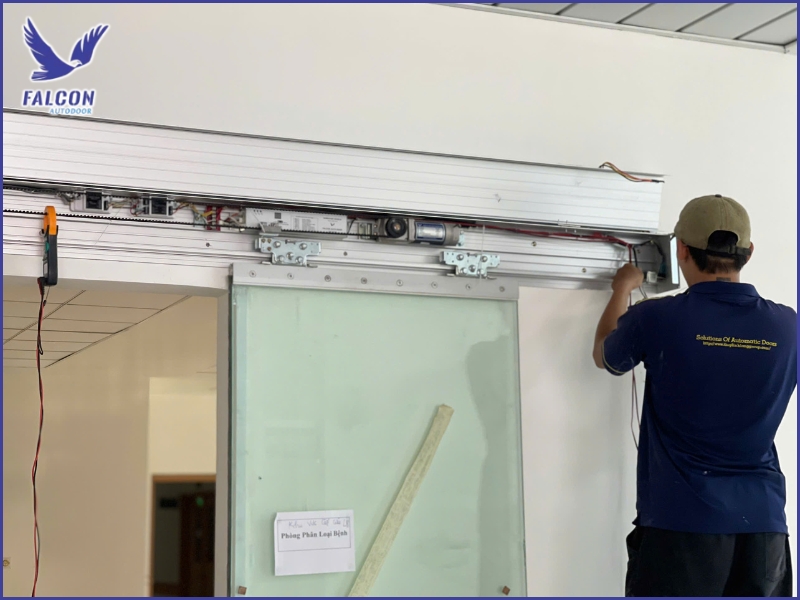 Emergency handling steps when an automatic door gets stuck