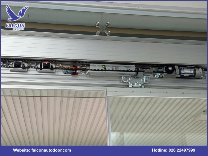 Falcon automatic door maintenance process at Thuy Linh Long