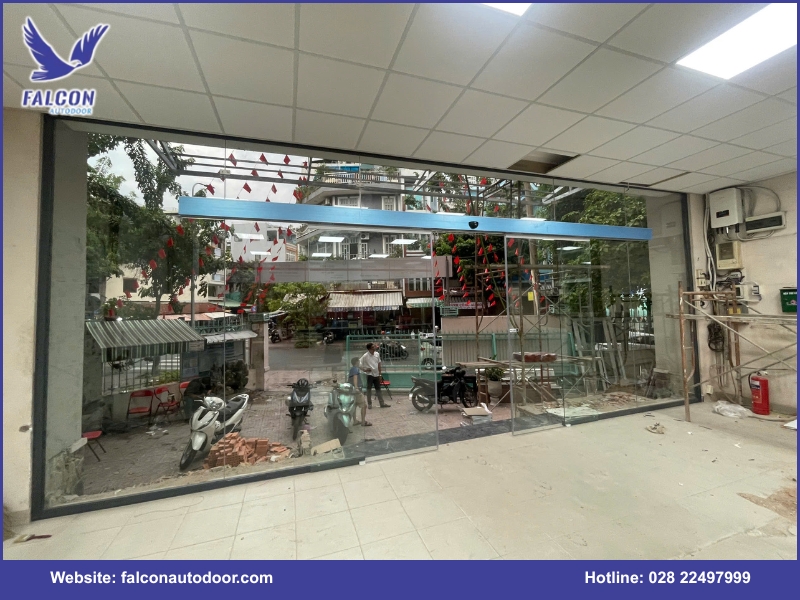 Falcon automatic door repair process at Thuy Linh Long