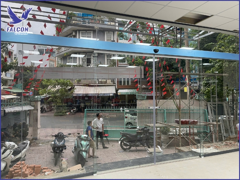 Giải pháp dự phòng bắt buộc: UPS - nguồn điện lưu trữ cho cửa tự động