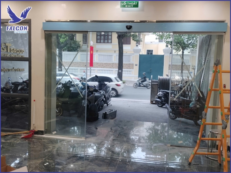 Important notes when cleaning automatic doors