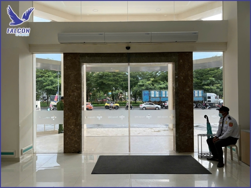 Key considerations when designing an entrance for automatic doors