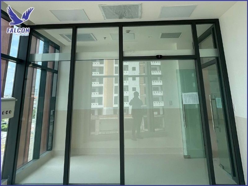 Key features of automatic swing doors