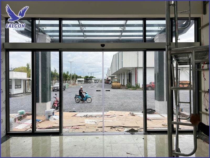 Lựa chọn đơn vị lắp đặt cửa tự động uy tín cho doanh nghiệp