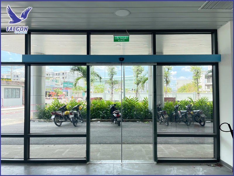 Nhận diện nhanh tình huống cửa tự động bị kẹt cần xử lý khẩn cấp