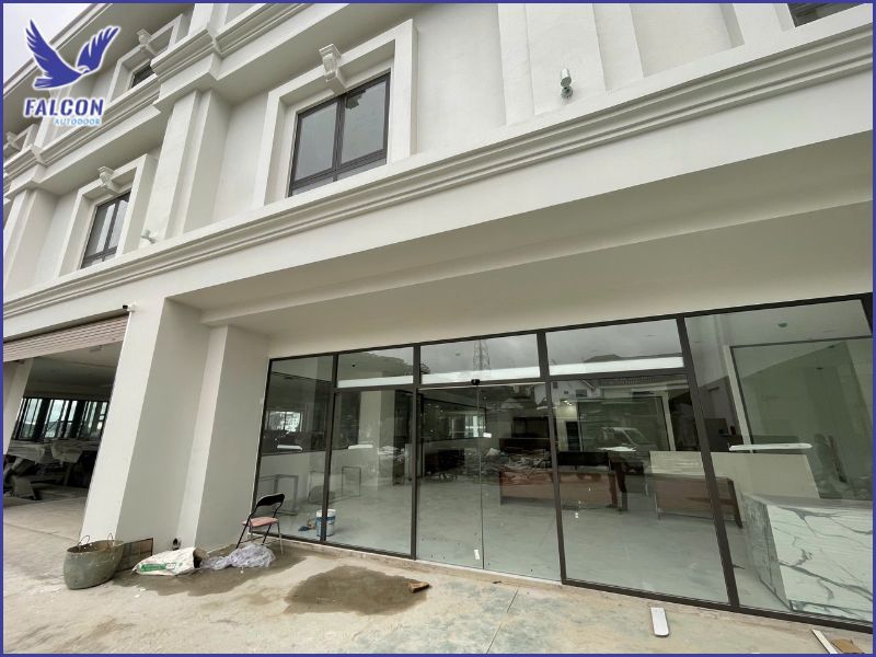Những tiêu chí quan trọng khi lựa chọn cửa tự động cho showroom