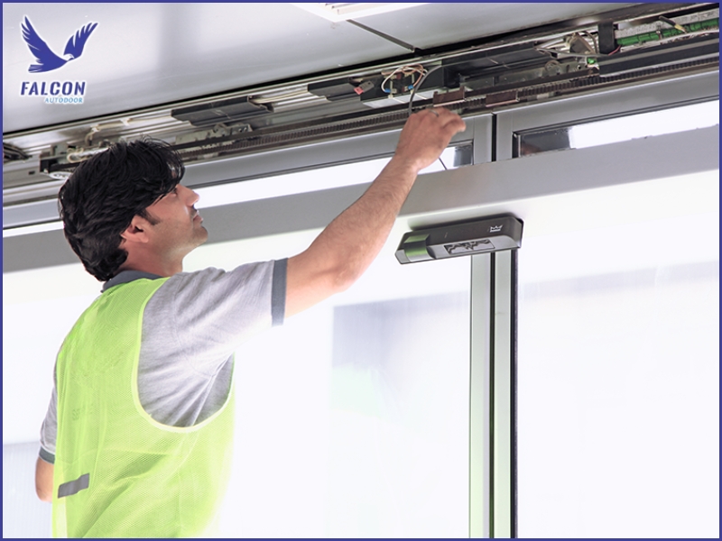 Quy trình vệ sinh cửa tự động đúng chuẩn kỹ thuật