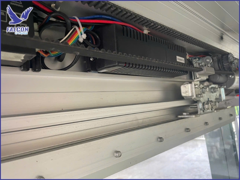 Signs That an Automatic Door Motor Is Deteriorating