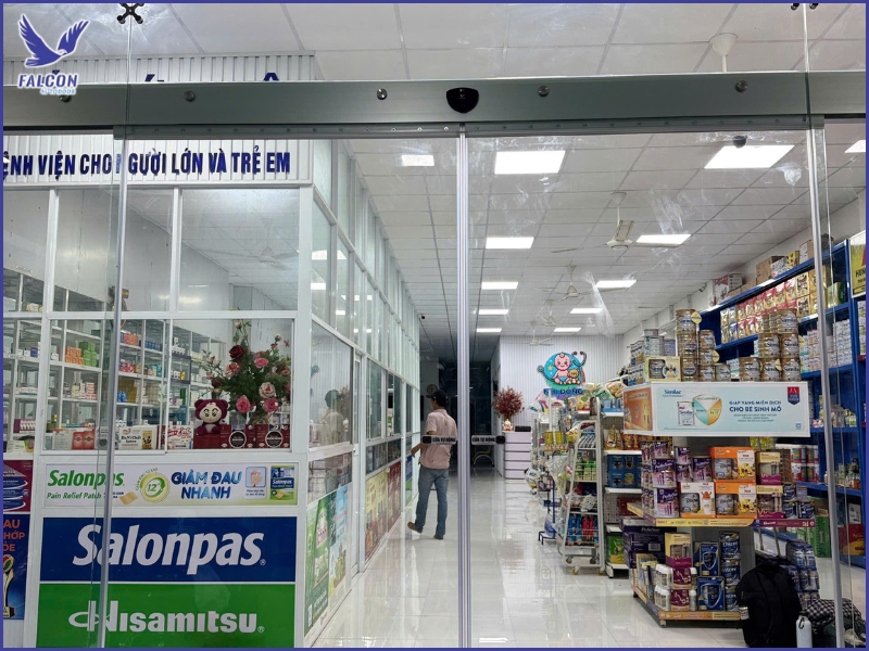 So sánh cửa trượt, cửa mở cánh và cửa xoay
