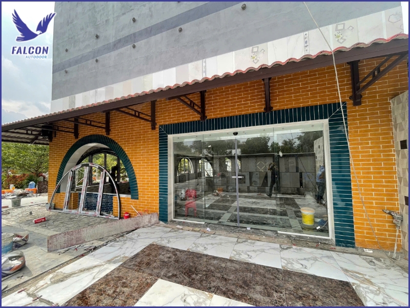 So sánh giữa sửa chữa và nâng cấp cửa tự động
