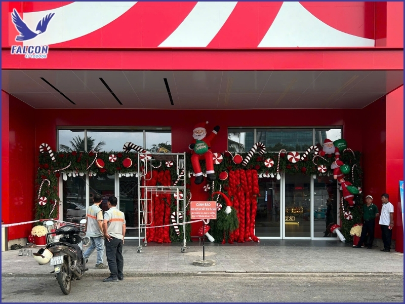 The role of automatic doors in shopping malls