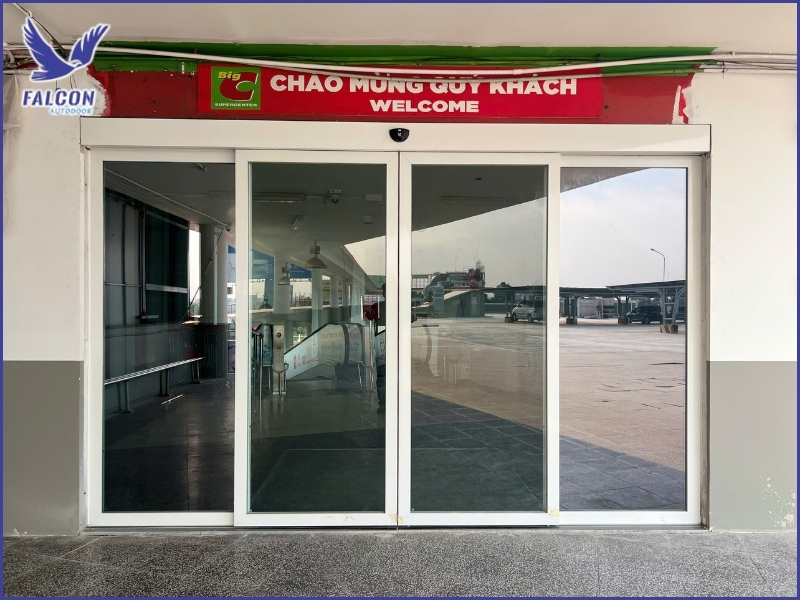 The role of automatic doors in supermarkets