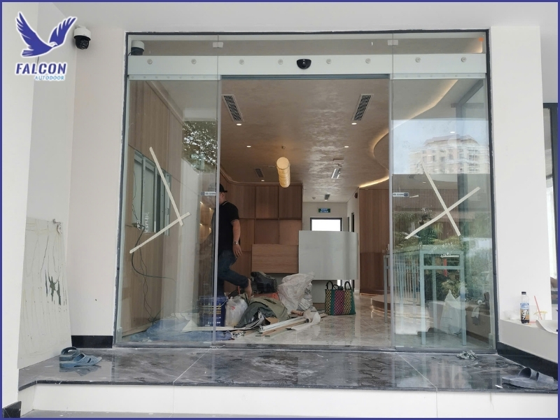 Thuy Linh Long - Comprehensive automatic door solutions for 5-star hotels
