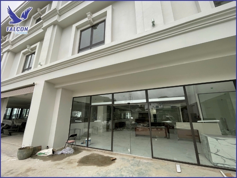 Thuy Linh Long - Comprehensive automatic door solutions for car showrooms