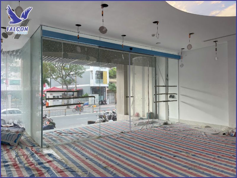 Thủy Linh Long - Đơn vị cung cấp cửa tự động cho showroom ô tô và xe máy