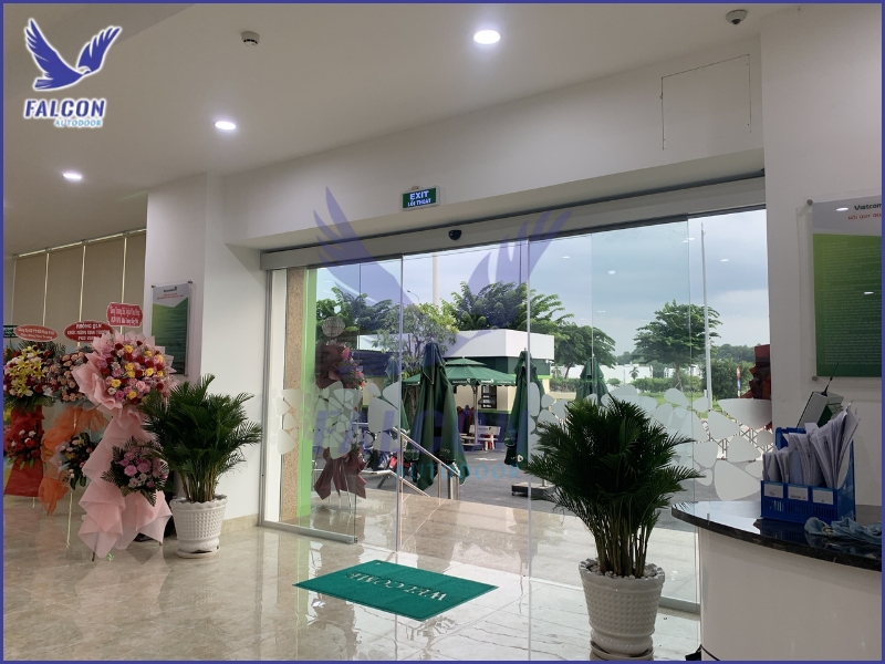 Types of automatic doors suitable for office buildings