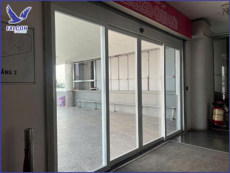 Types of automatic doors suitable for shopping malls