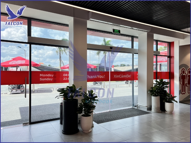 Types of automatic doors suitable for supermarkets and malls