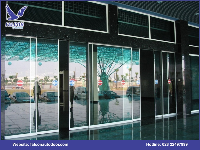 What is the Falcon automatic standard sliding door?
