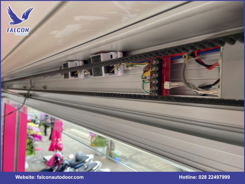 Why choose Thuy Linh Long for Falcon automatic door installation?