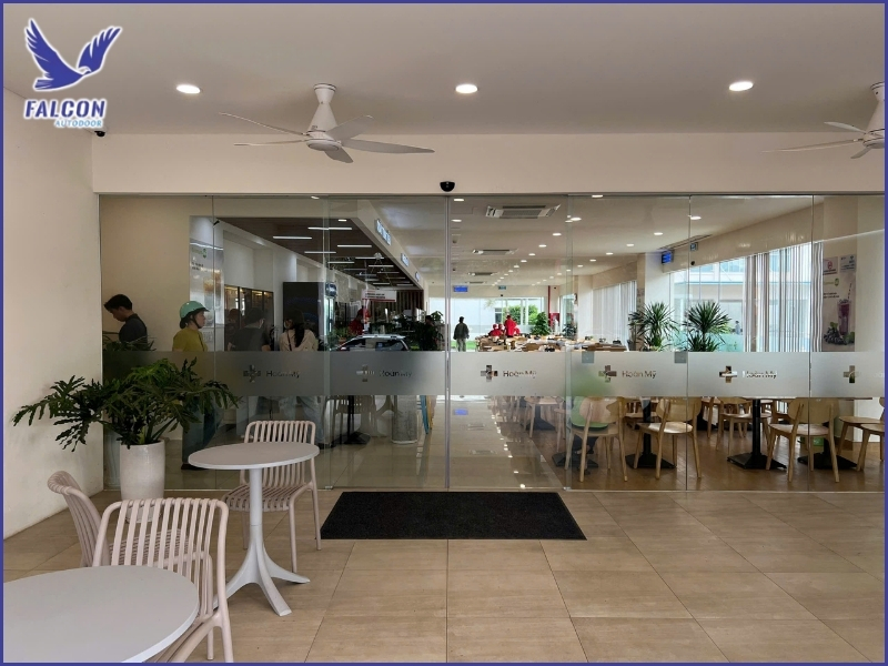 Why hospitals should install automatic doors