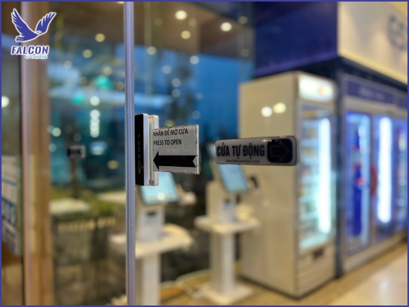 Why mini supermarkets should install automatic doors